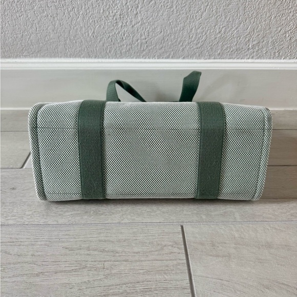 Lululemon Two Tone Canvas Tote 10L - Picture 4 of 4